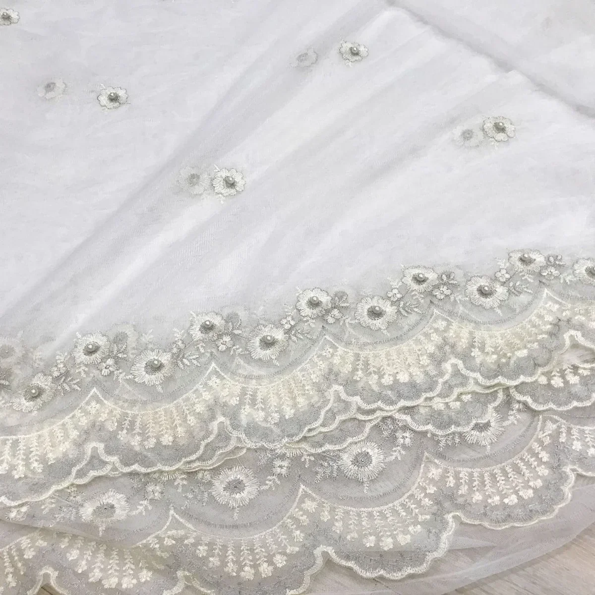 شاشة تطريز خرز رائعة شاشة بيضاء متطابقة مع نافذة جديدة قطعة واحدة المنتج النهائي شعور معلق جيد #1