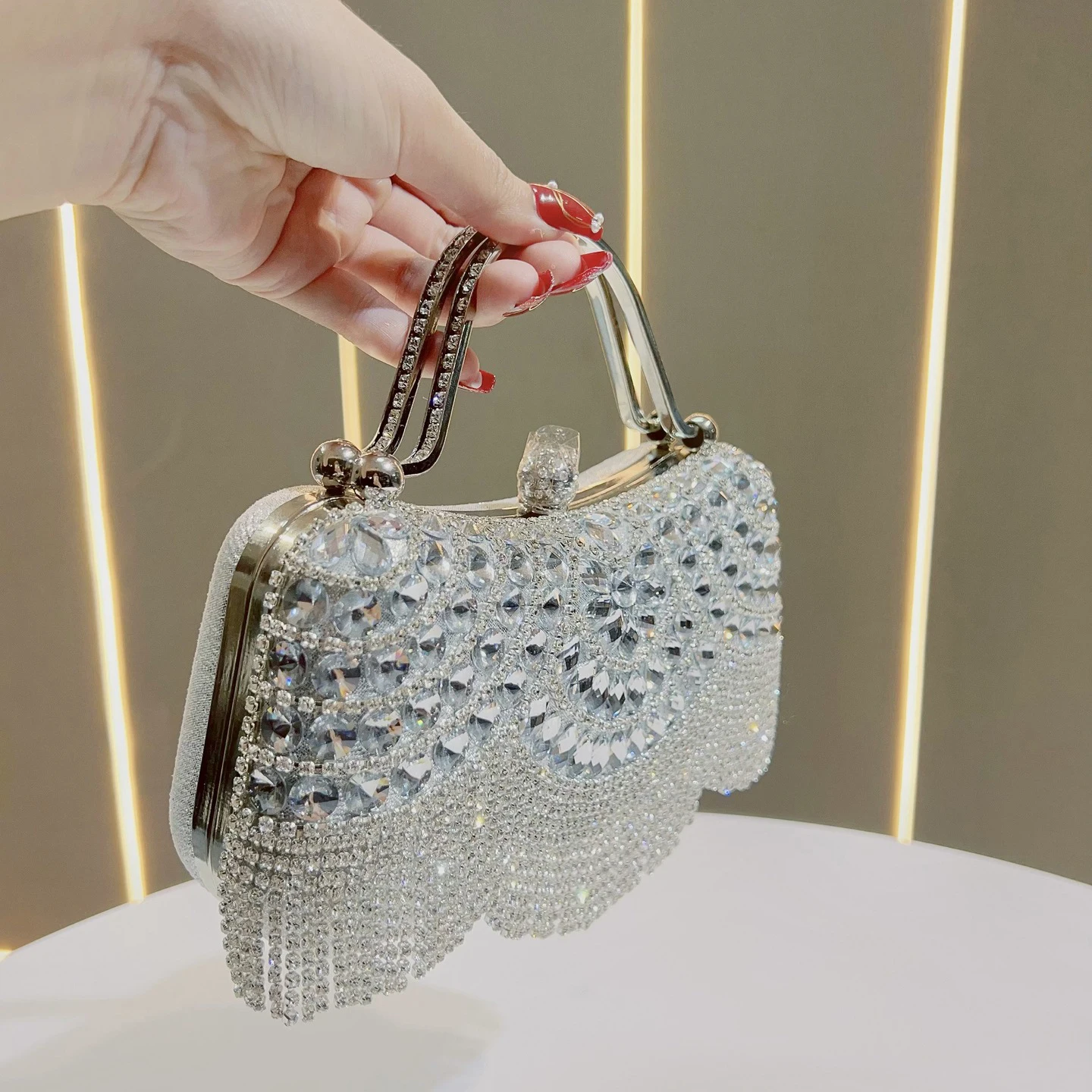 

Metal Top Handle Bag Exquisite Box Handbag Rhinestone Clutch Bag Dazzling Tassel Evening Bag For Party Gift Special Occasion