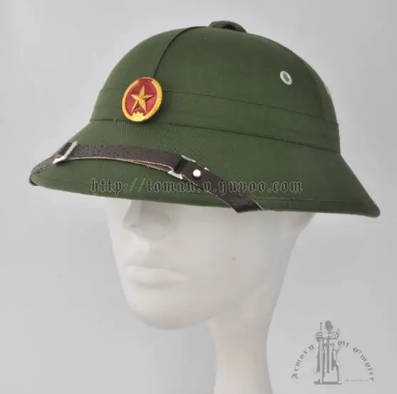 Cappello del Vietnam del nord con distintivo del cappello