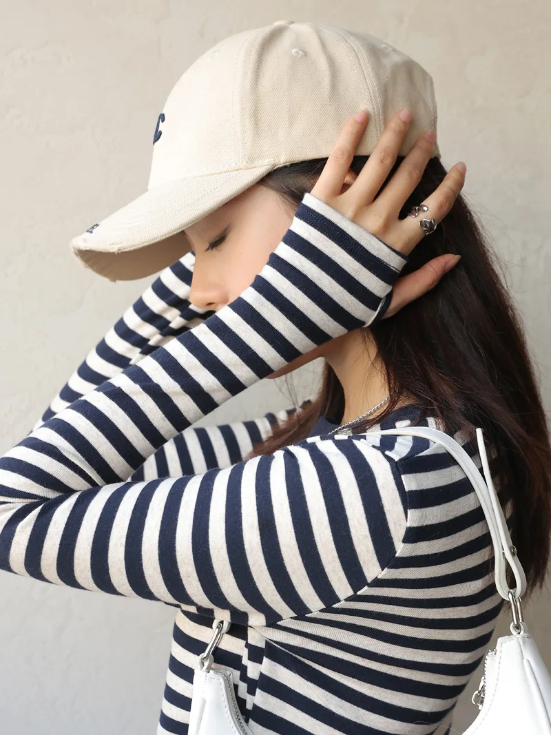 Camiseta feminina de manga cheia com gola redonda listrada, camisa de assentamento feminina, tops casuais versáteis, primavera, outono