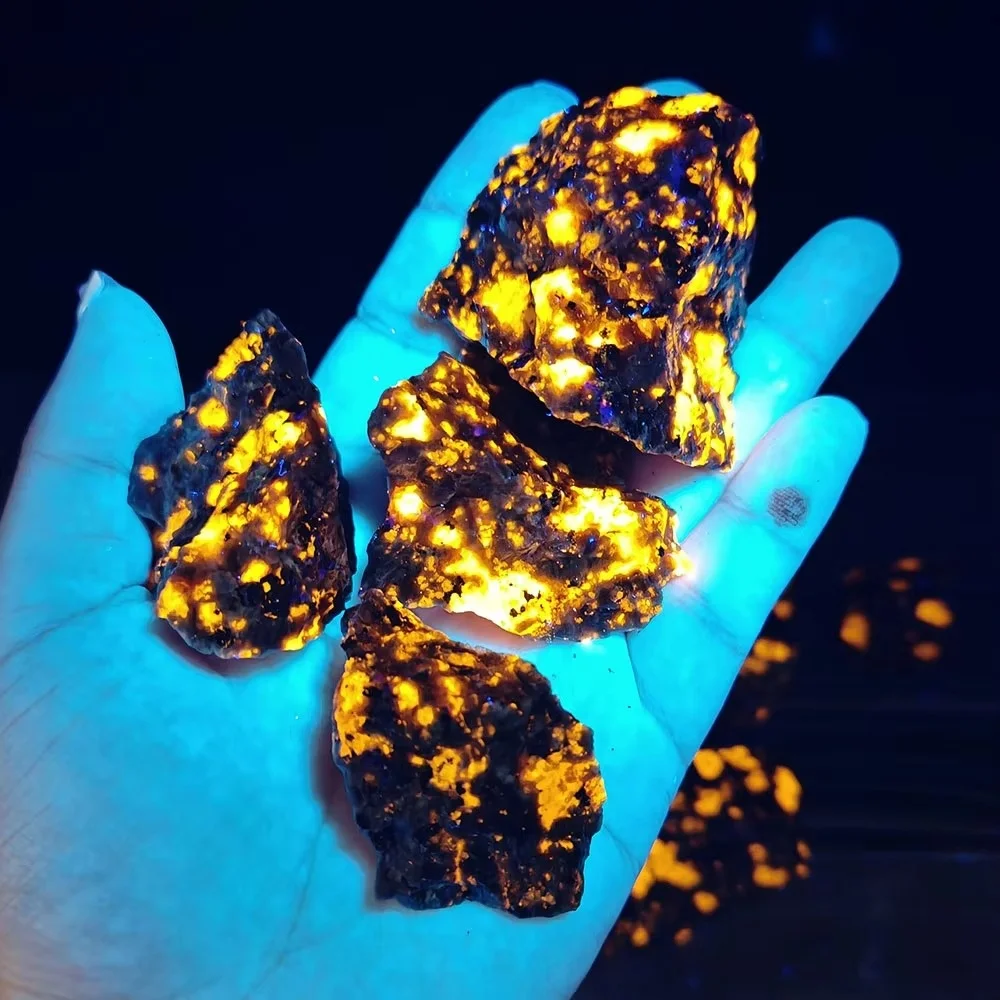 Factory Price Natural Yooperlite Raw Stone Unprocessed Rough Stone UV Reaction Flame Pattern for Fengshui Decoration