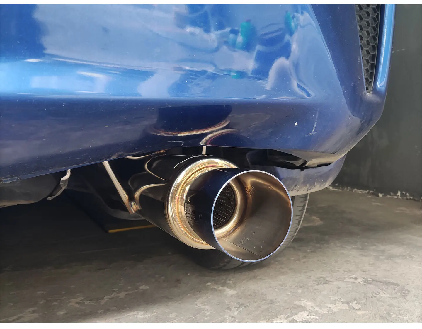 HKS 89mm-Style Heck-Auspufftopf, JDM Abgewinkelter Direktfluss-Stil, Japanische Rennwagen-Modifikation, Sportlicher Auspuffklang – Detail 12