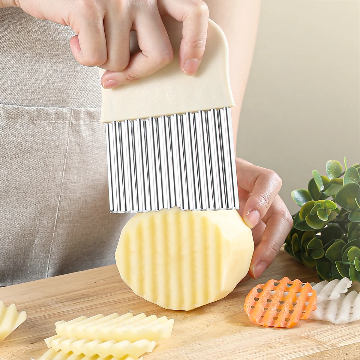 Corrugated knife stainless steel wolf teeth cut potatoes wavy knife kitchen household vegetable cutting artifact fancy slicer