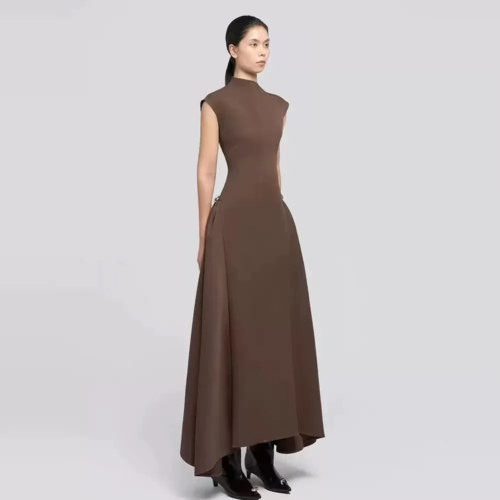 Robe longue de soirée de bal pour femmes, col diagonal, couleur unie, sans manches, taille fine, nouvelle collection été 2025