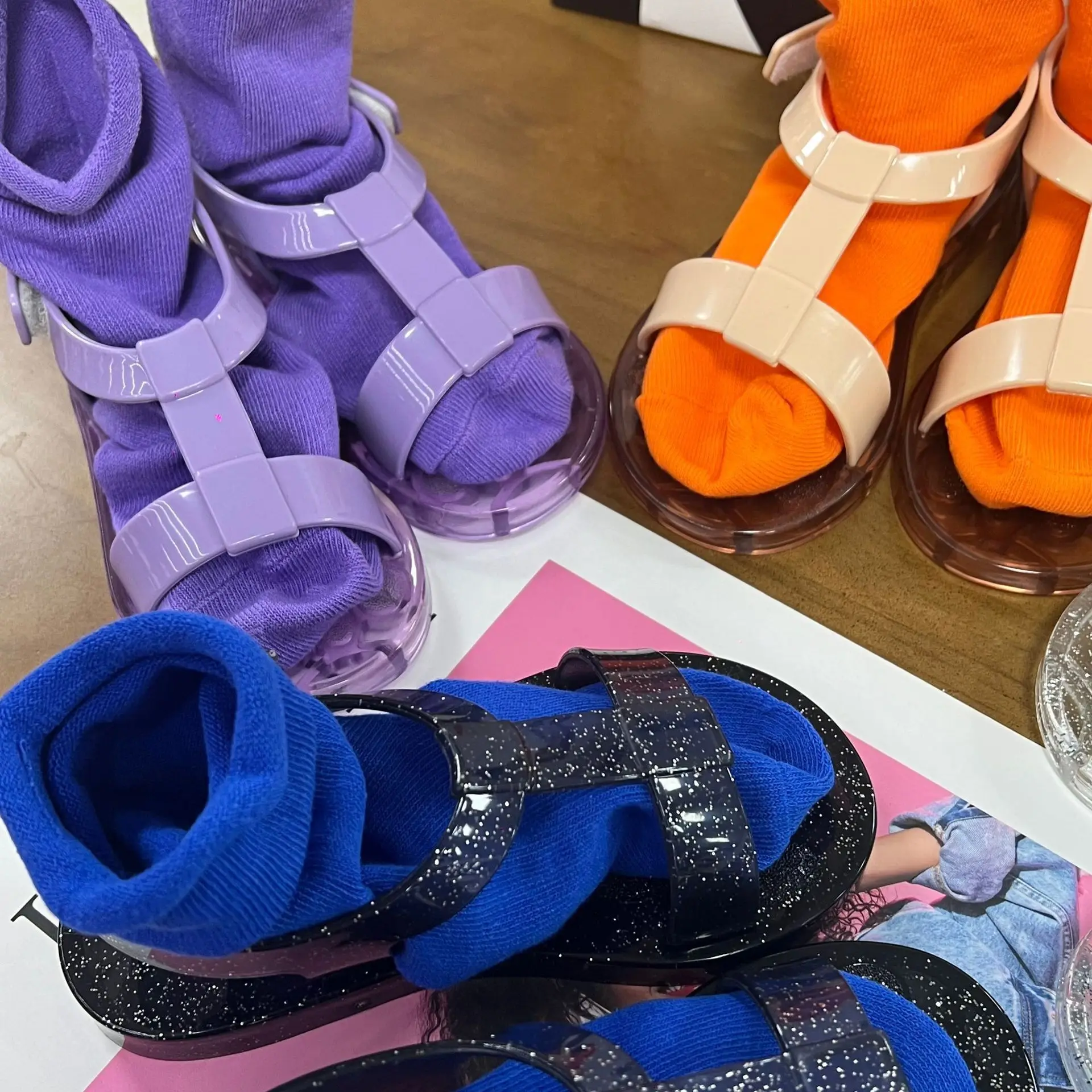 Neue Sommer-Kindersandalen mit weichem Boden und Klettverschluss, Gelee-Schuhe für Herren und Damen, coole Strandschuhe