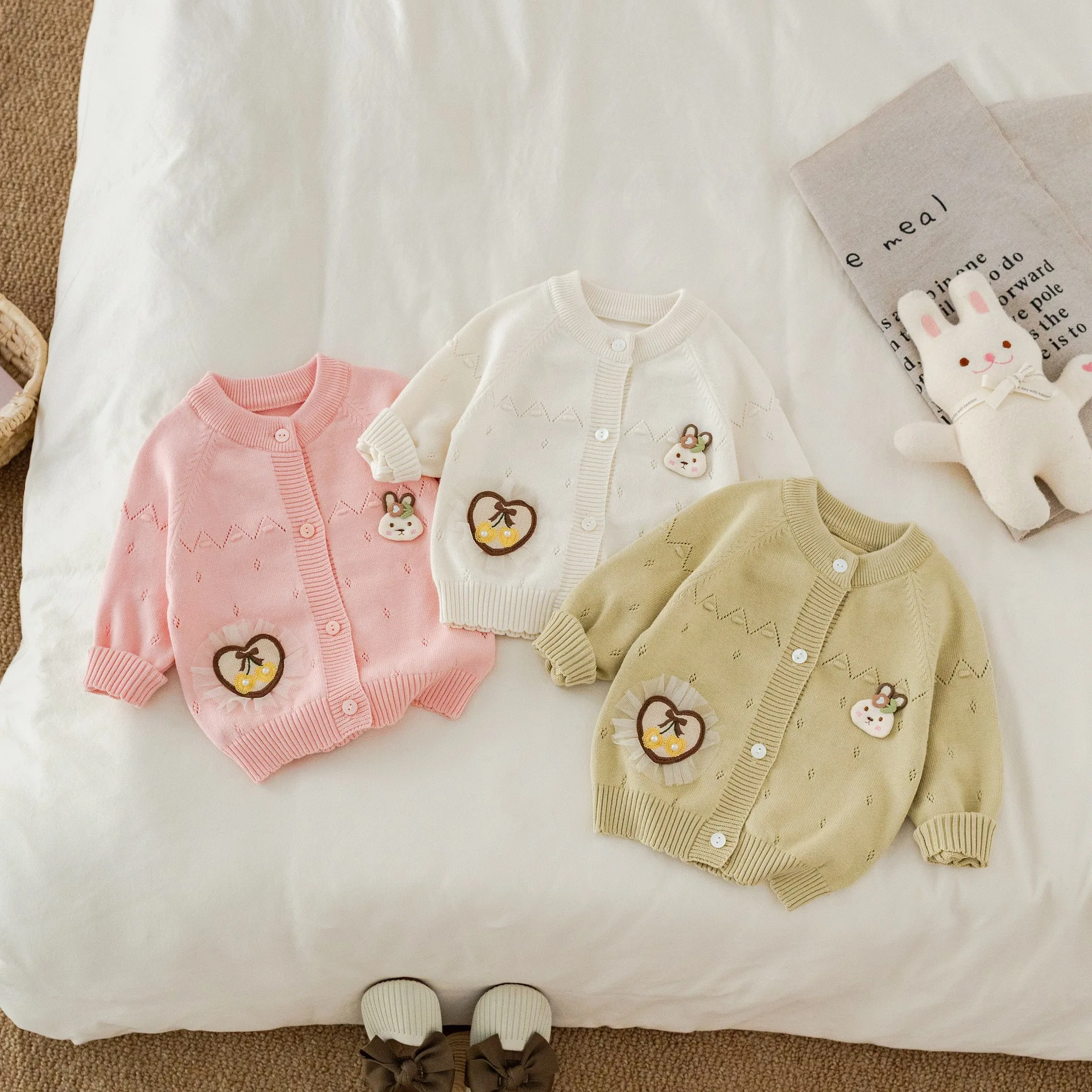 

Шерстяные свитера из джерси для девочек, осень-зима 2025 г., детские вязаные пальто, одежда для маленьких девочек, топы, милая верхняя одежда для малышей, дети 3