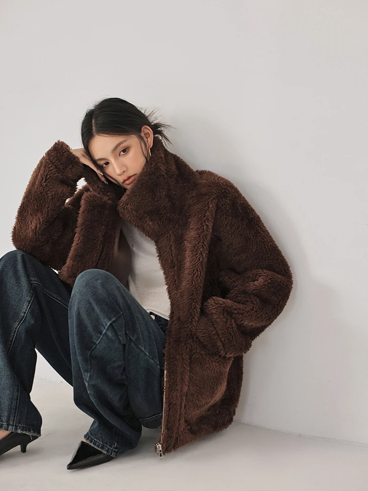 

Thickened Warmth Fur Jacket Particle Fleece Integrated Leather Animal Outerwear for Women Stylish Commute Style Zipper Closur...