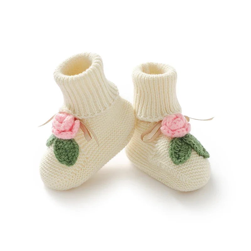 Zapatos de punto para bebé, calcetines cálidos para niña, botas con lazo Floral, calzado para recién nacido de 0 a 18 meses, hecho a mano