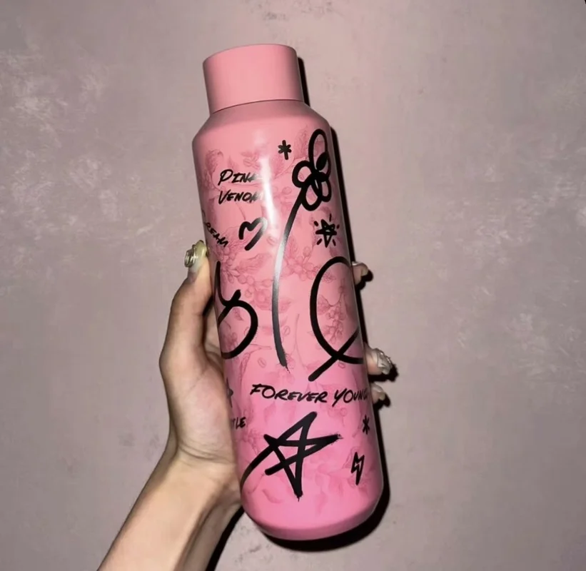

Replica Idol Limited Edition Stainless Steel Insulated Cup With Pink And White Graffiti Cute Cold Coffee Cup Girl Surprise Gift