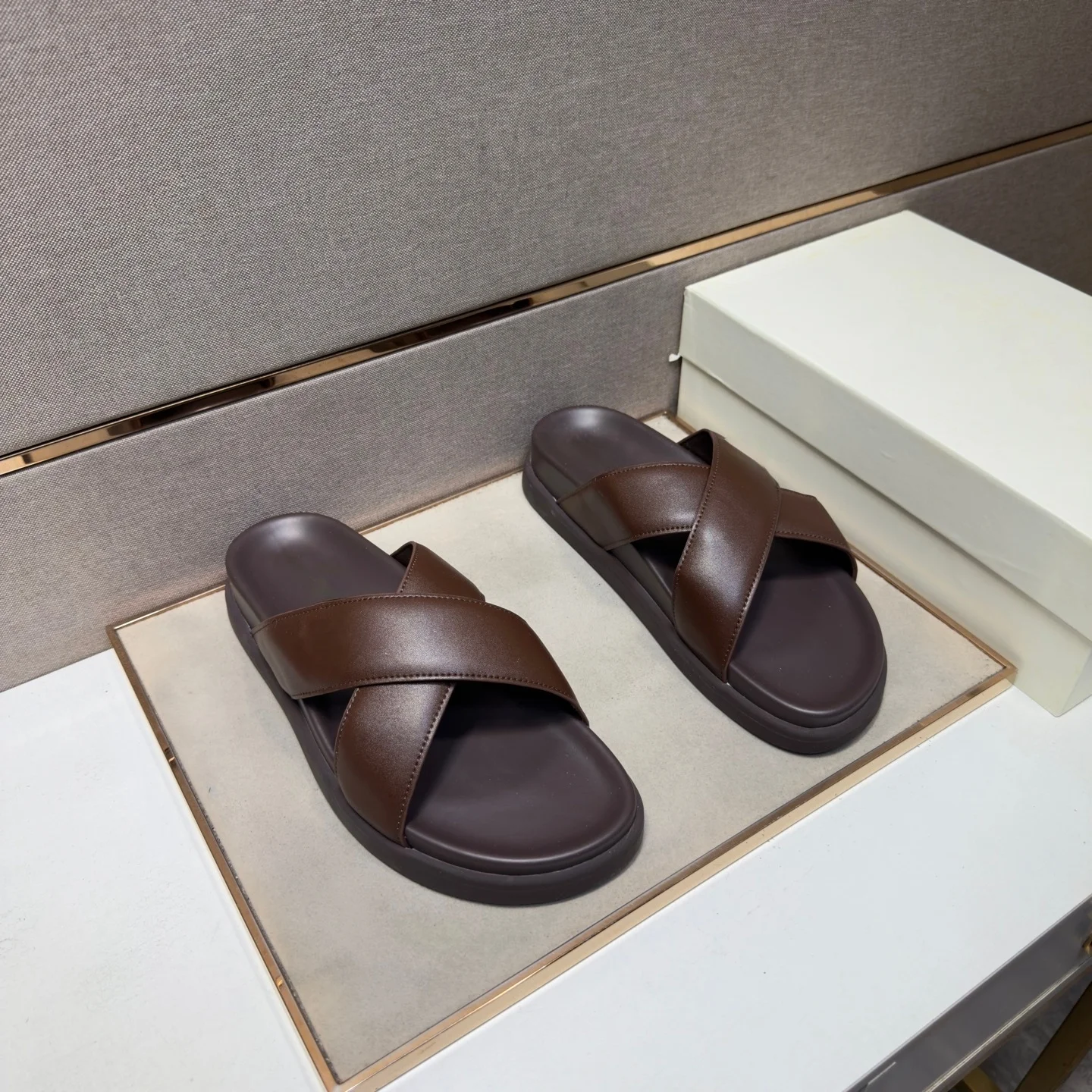 

Luxury Brand Beach Shoes Men's Casual Sandals Indoor Outdoor Sandals Summer Genuine Leather Premium Flip-flops Hiking Shoes