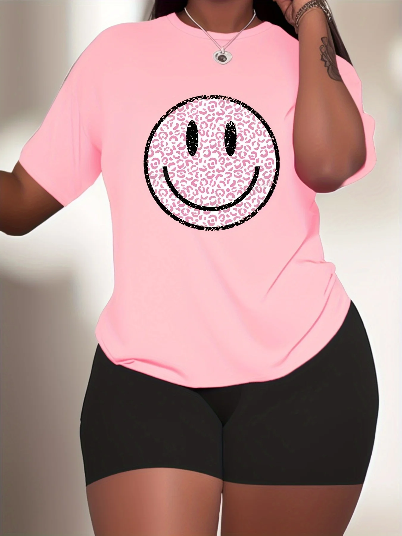 Women\'s Plus Size Sporty Casual 2-Piece Set, Smile Face Graphic Pinkish T-Shirt & Black Shorts, Soft Comfort Fit, Summer Outfit