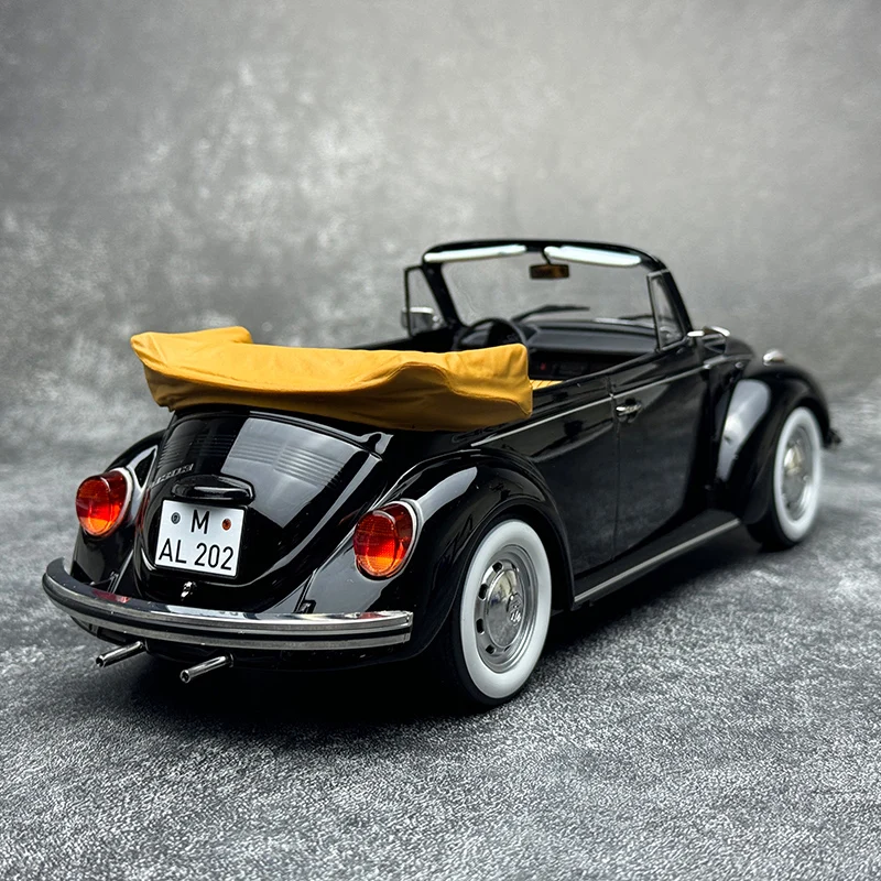 Diecast Original 1:18 Scale 1300 Cabriolet 1973 Simulation Alloy Car Model Static Display Collectible Toy Gift Souvenir