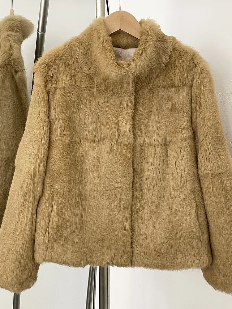 سترة ZMEENNA الفاخرة للنساء من الفرو الصناعي باللون البني الداكن معطف شتوي أنيق بياقة عالية ملابس خارجية ناعمة ودافئة أنيقة ZM3393