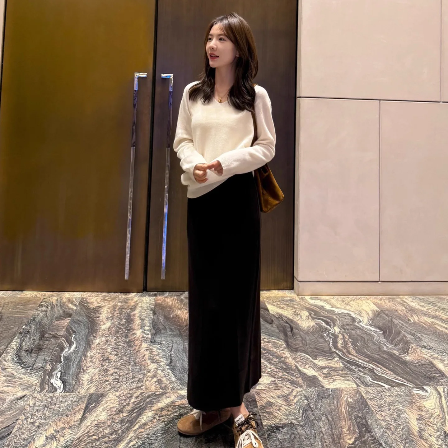 

Gagarich Fashion Women Sweater Seamless One-piece V-neck Knitted Base Loose Autumn Winter V Neck Pullover Top