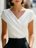 Camiseta blanca lisa para mujer, camisa ajustada plisada con cuello en V y mangas cortas, blusas y camisas elegantes de verano