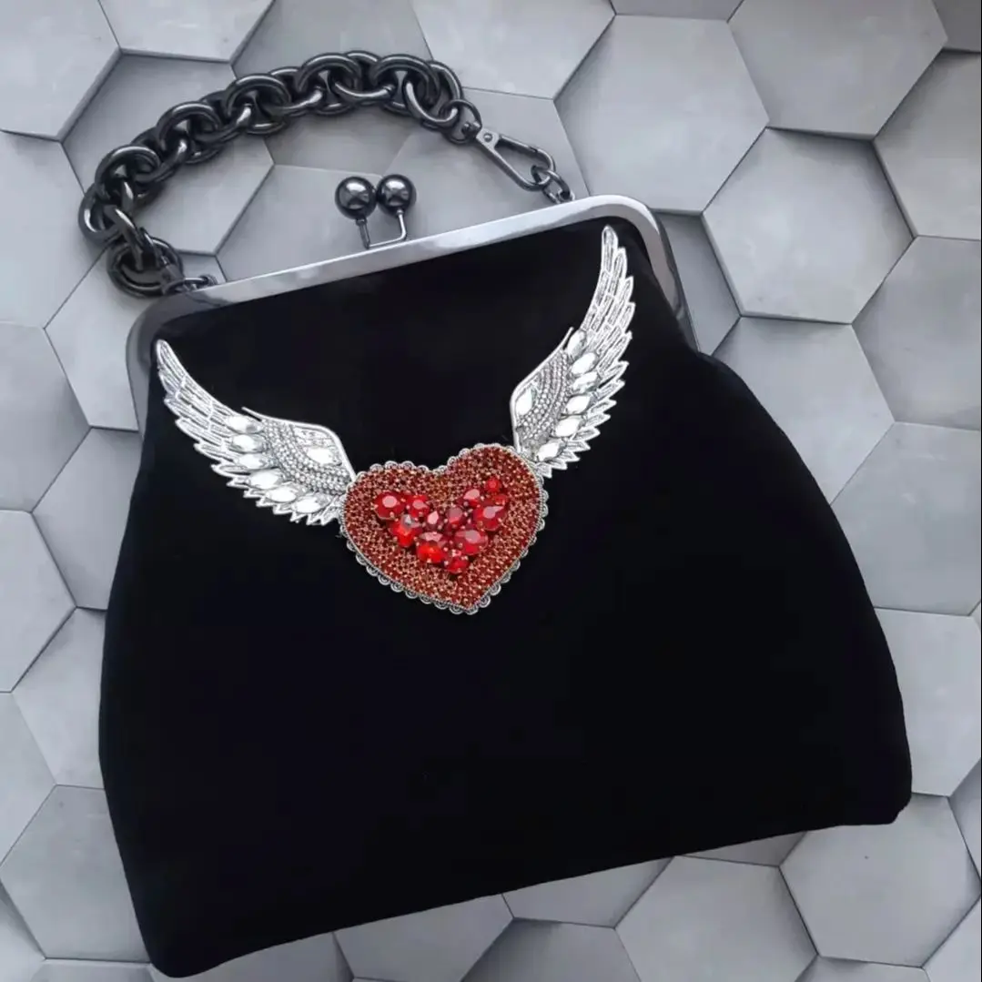 

Lost In Vintage Black Velvet Bag with A Brooch Winged Heart Gliter Pendant 27x23x7cm Sliver Frame Kiss Lock Bag Evening Clutch