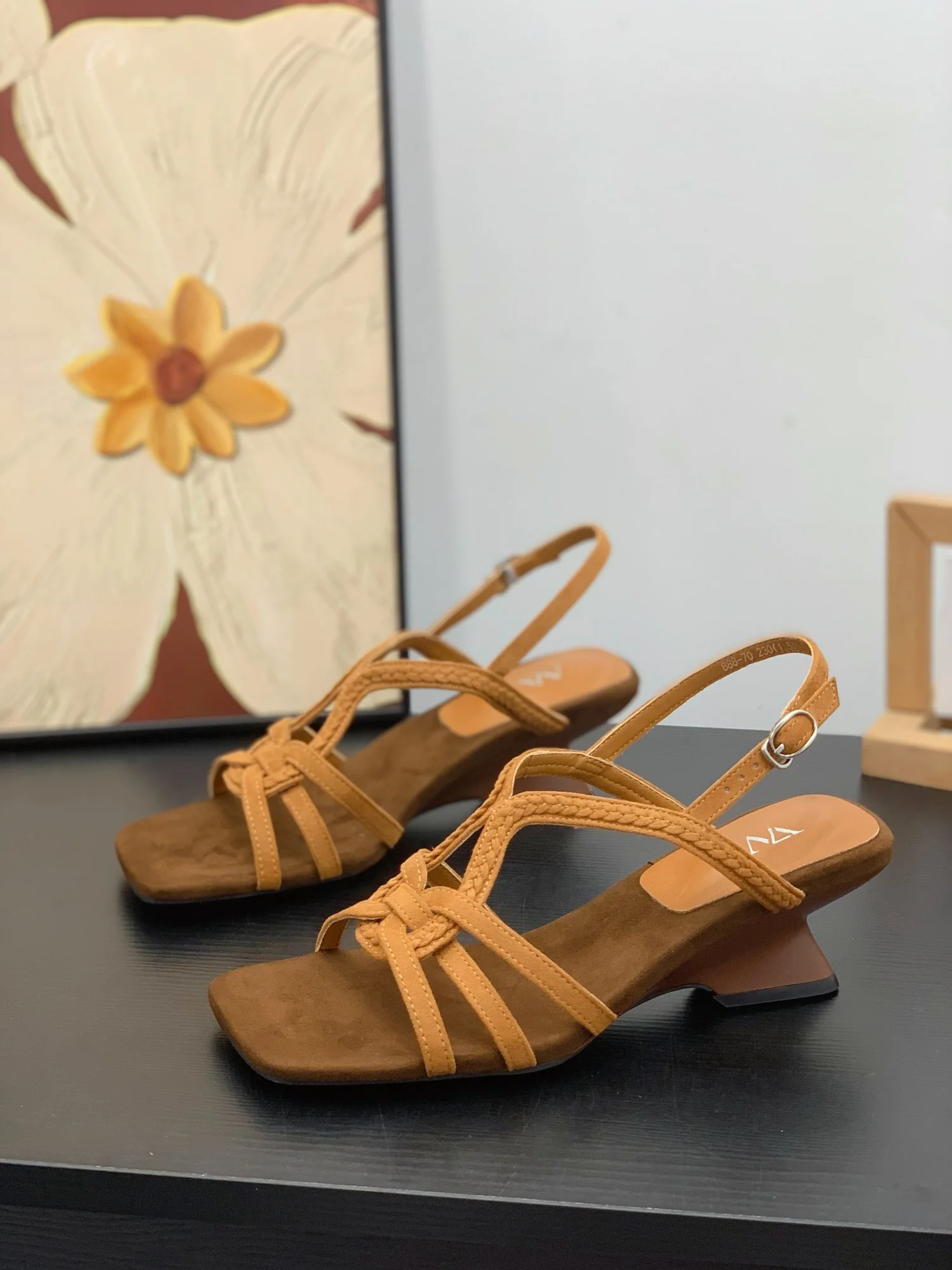 sandali-donna-estivi-2026-nuovi-con-cinturino-intrecciato-retro-tacco-grosso-punta-quadrata-aperta-scarpe-romane-di-alta-gamma-con-fibbia-modello-basso