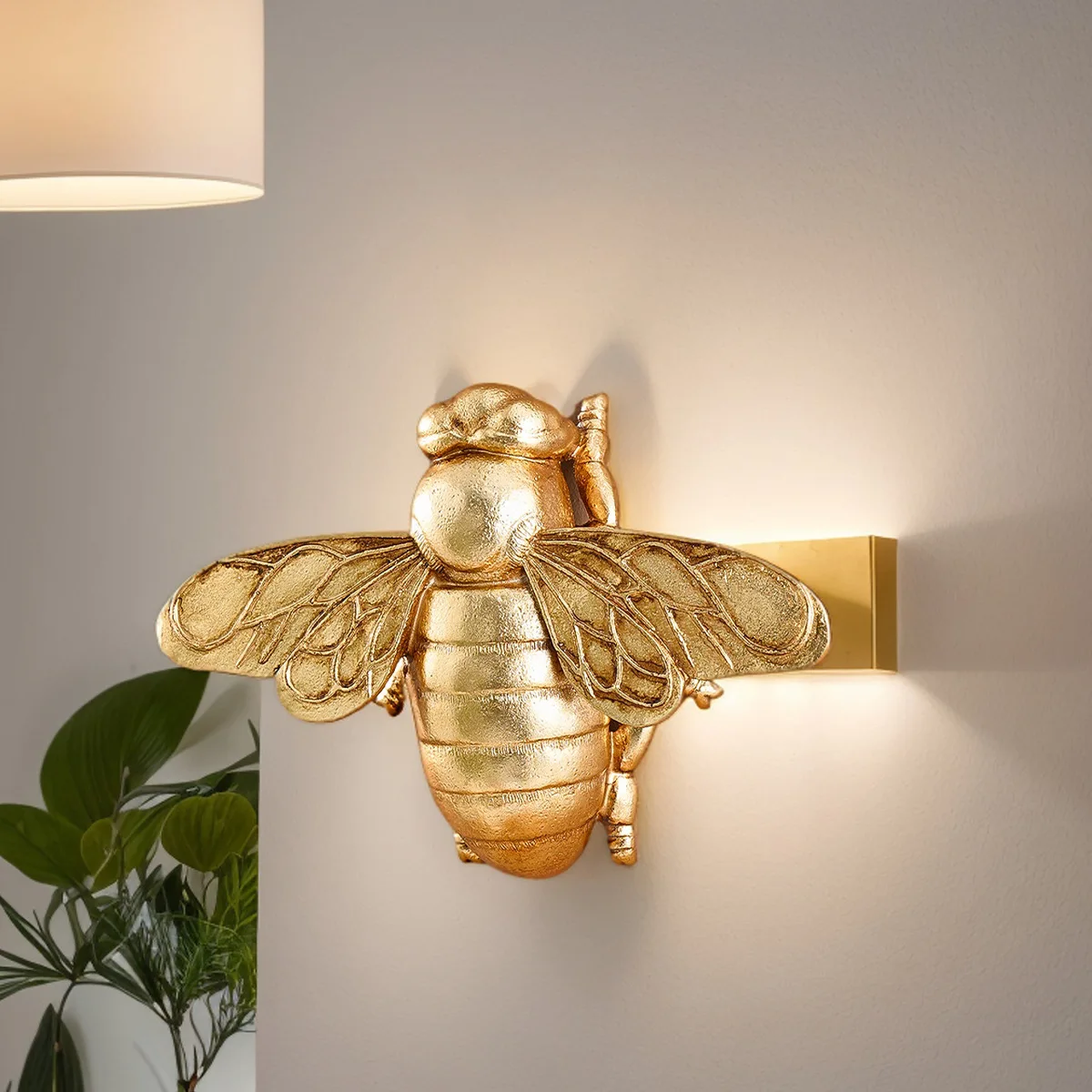 Golden Resin Bee Lizard Wall Hanging Home Decoration Craft Insect Animals Creative Decorative Pendant Unique Home Decoration