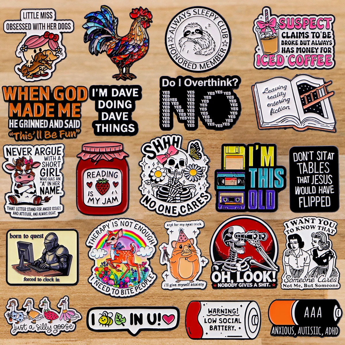 만화 사슴 에나멜 핀 북 배지 해골 브로치 배터리 라펠 핀 코스프레 액세서리 유머러스한 장신구 장난감 선물