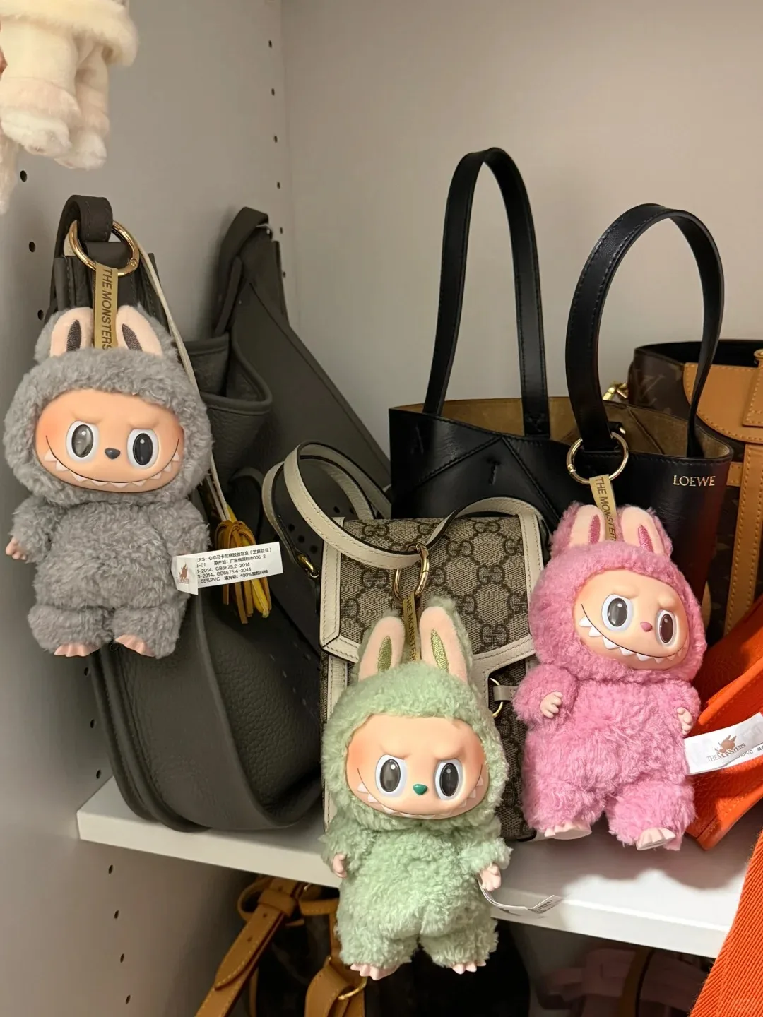 POP MART LABUBU THE MONSTERS Emozionante Macaron Vinile Face Blind Box Toys Kawaii Anime Action Figure Regali a sorpresa in magazzino