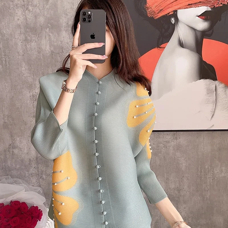

Women's New Pleated Fashion Cardigan Blouse Women's Spring And Summer Temperament Loose Beaded Bat Sleeve Print Slim Shirt
