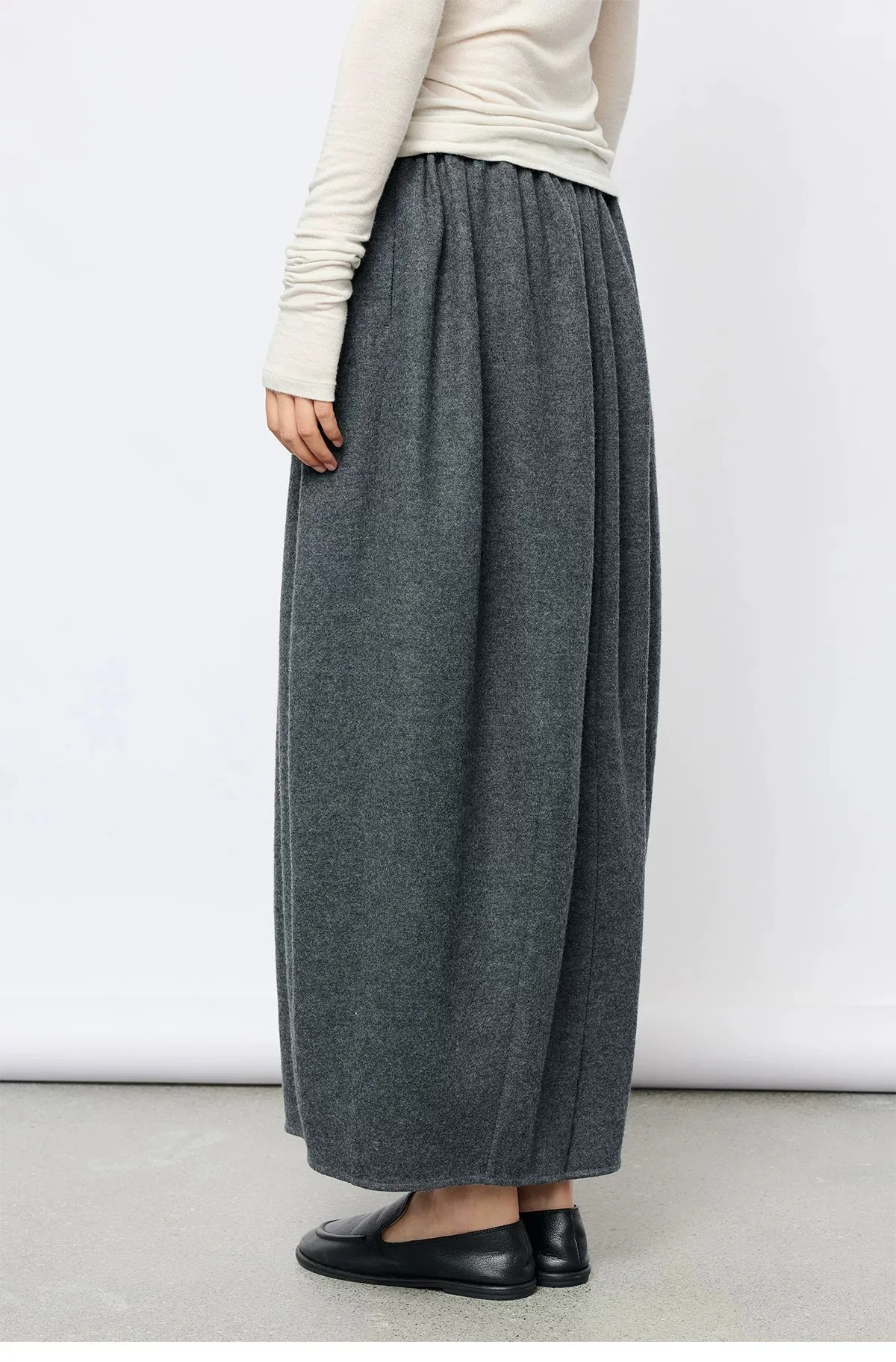 100% Wool Three-Dimensional Cut Flower Bud Skirt, Designed with a Relaxed and Lazy Style, New Model for Women in the Fall/Winter 2026 Season