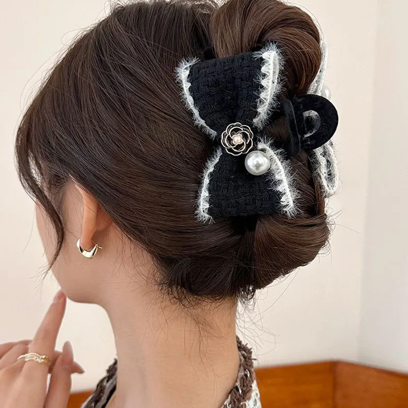 Elegante fiocco in tessuto artiglio per capelli squisita perla fiore di camelia fermagli per capelli donna ragazza autunno inverno copricapo accessori per capelli