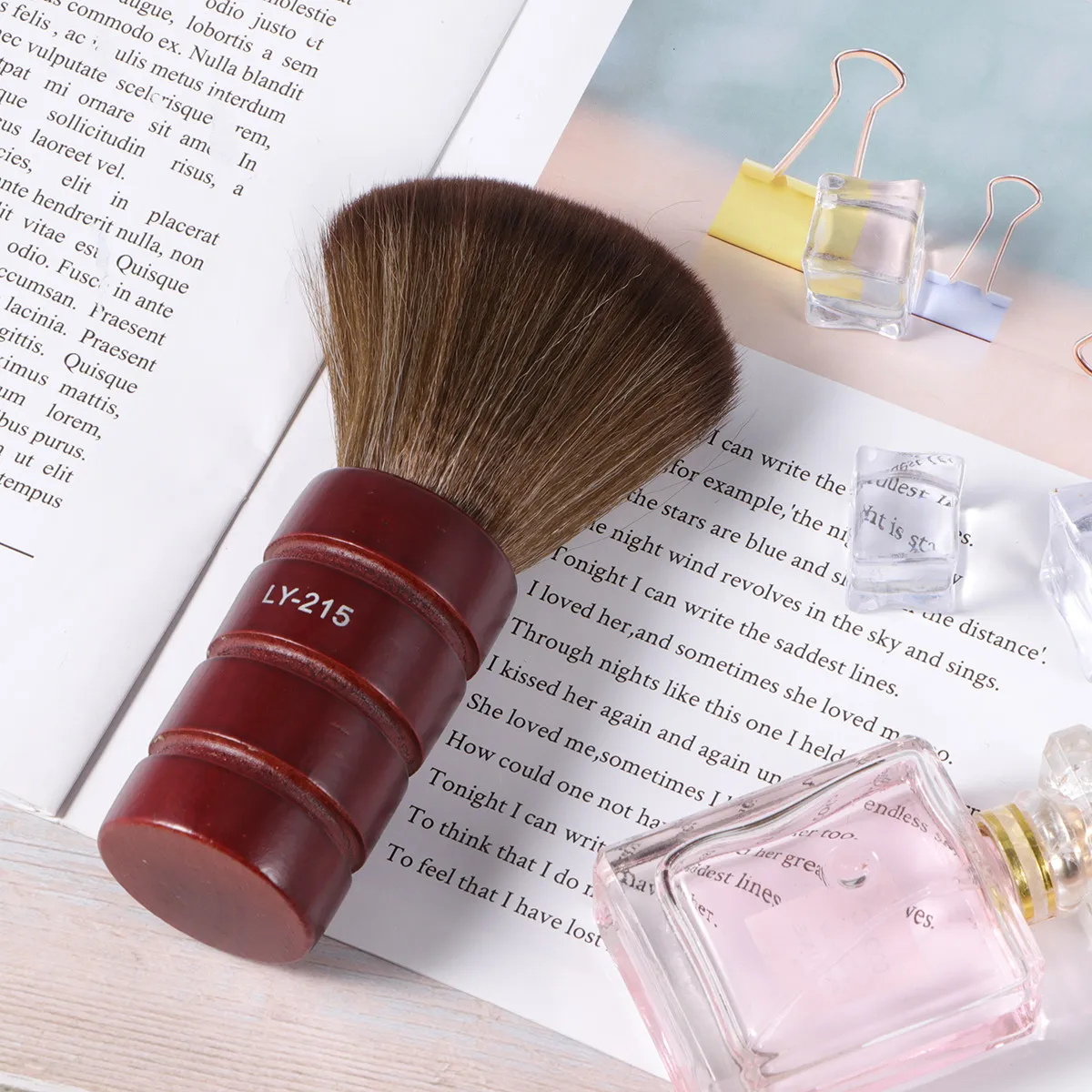 

Salon Hair Cutting Neck Duster Brush Fiber Hair Touch Feeling Easy Use Barber Cutting Tool Salon Brush