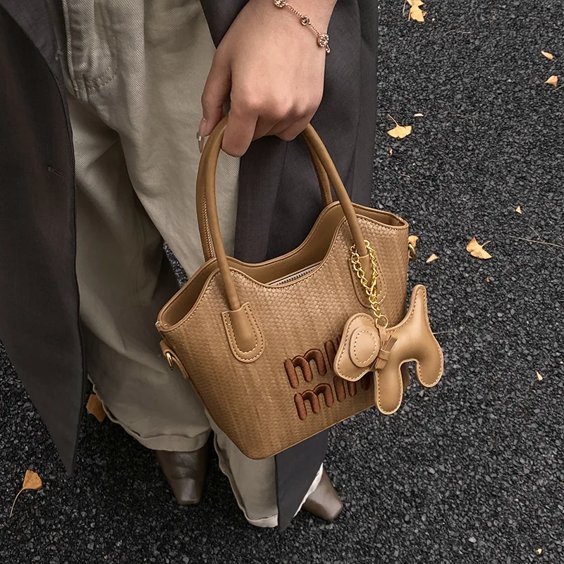 

Винтажная сумка подмышки 2025 года, роскошная женская сумка через плечо, элегантная пригородная сумка, минималистичная сумка «день-ночь», текстурированная сумка-слинг