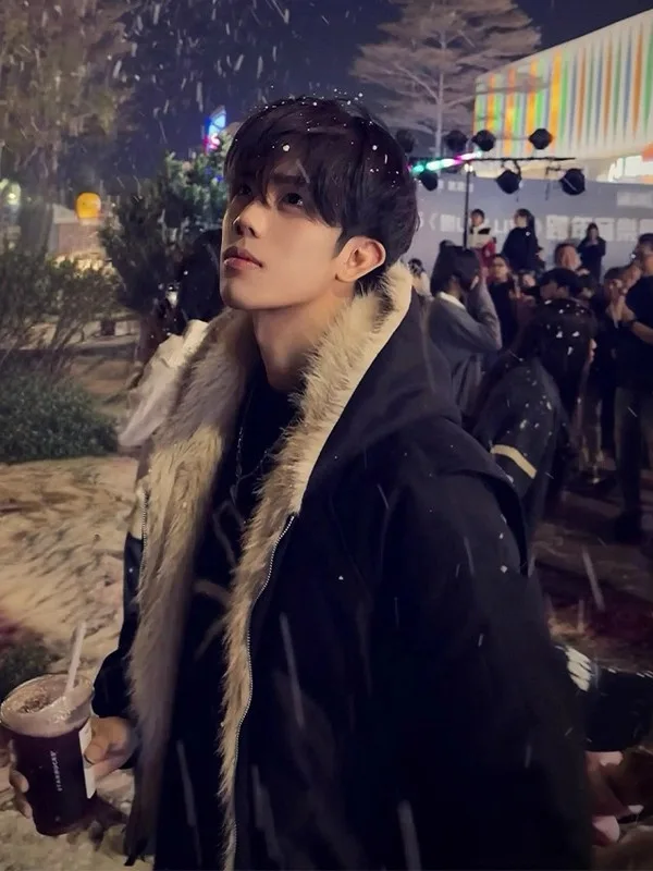 

Cleanfit Men's Hooded Jacket Thickened Cotton Workwear Coat with Fur Collar Casual Loose Fit Warm Polyester Fiber Zipper Closure