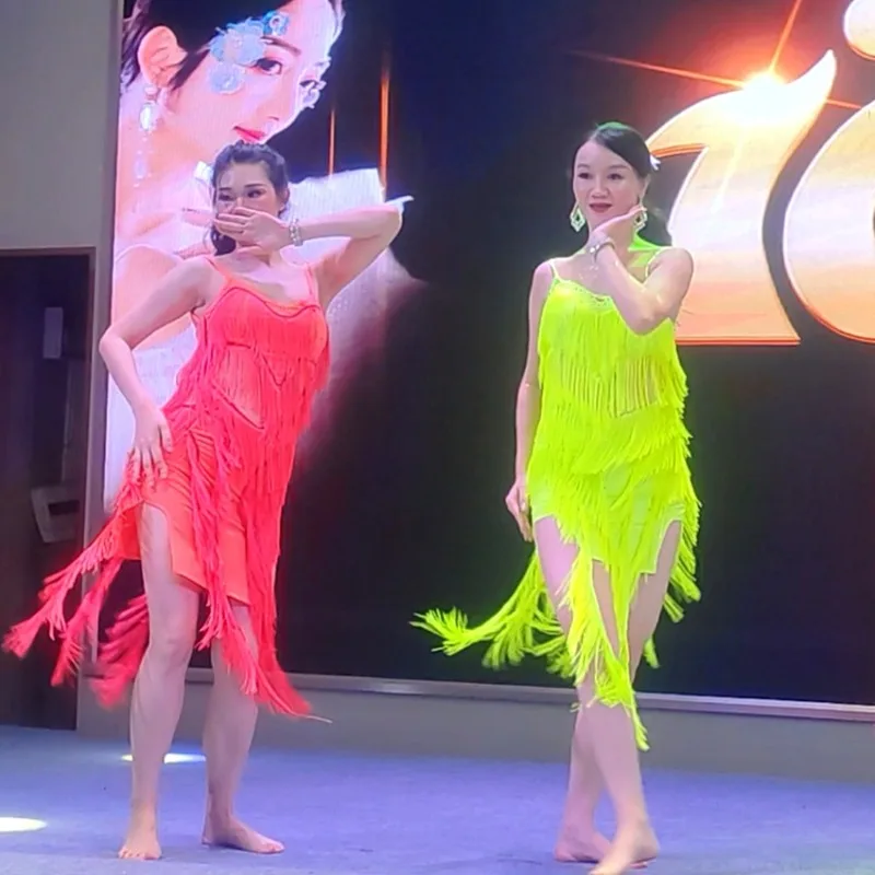 Robe de danse du ventre Swegal personnalisée, robe d'entraînement, jupe à franges latine inspirante, vêtements d'équipe dynamique, Costumes de danse orientale