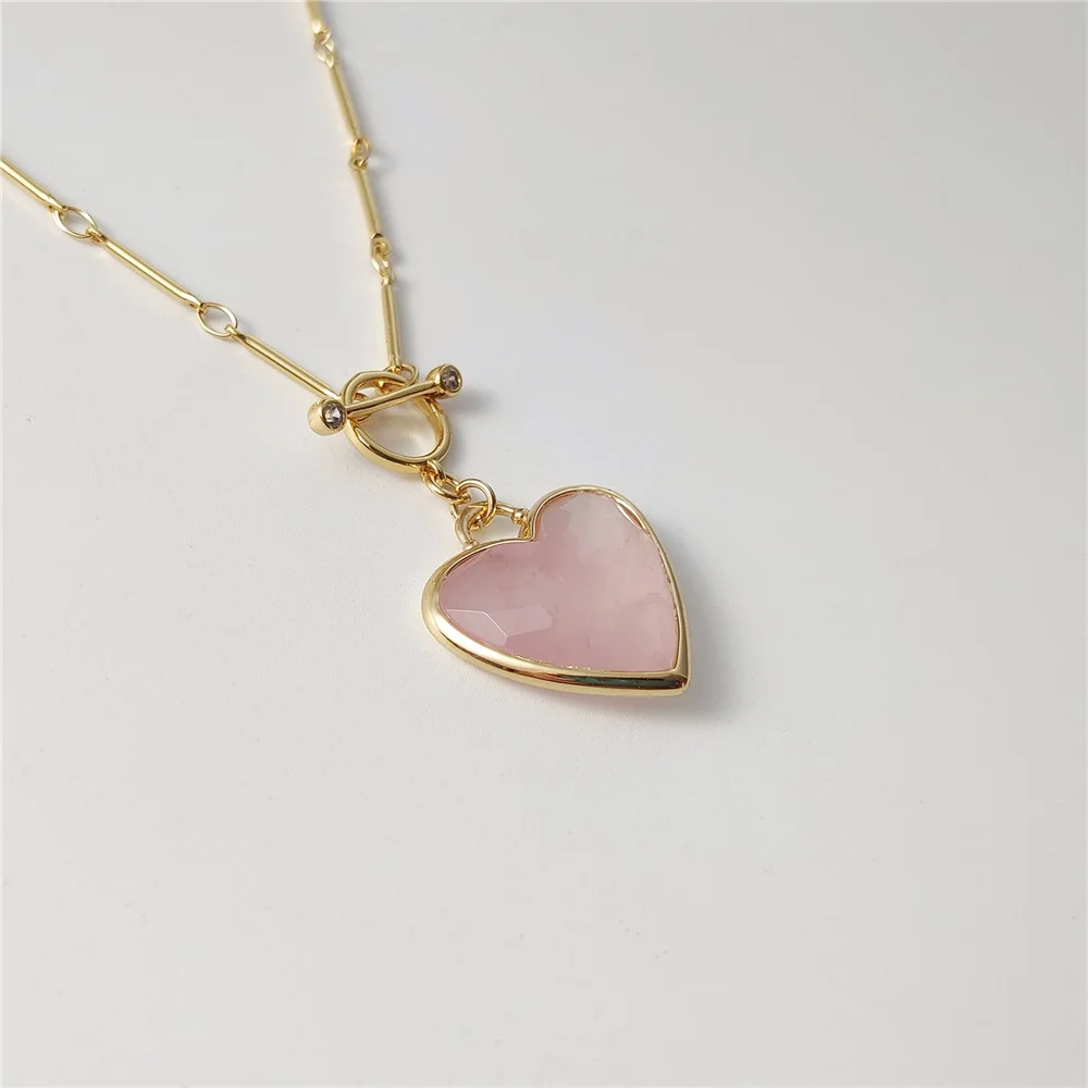 FUWO 1PCS Handcrafted Natural Rose Crystal Necklace,Golden OT Buckle Chain Heart-Shaped Semi-Precious Stone Women\'s Gift (NC478)