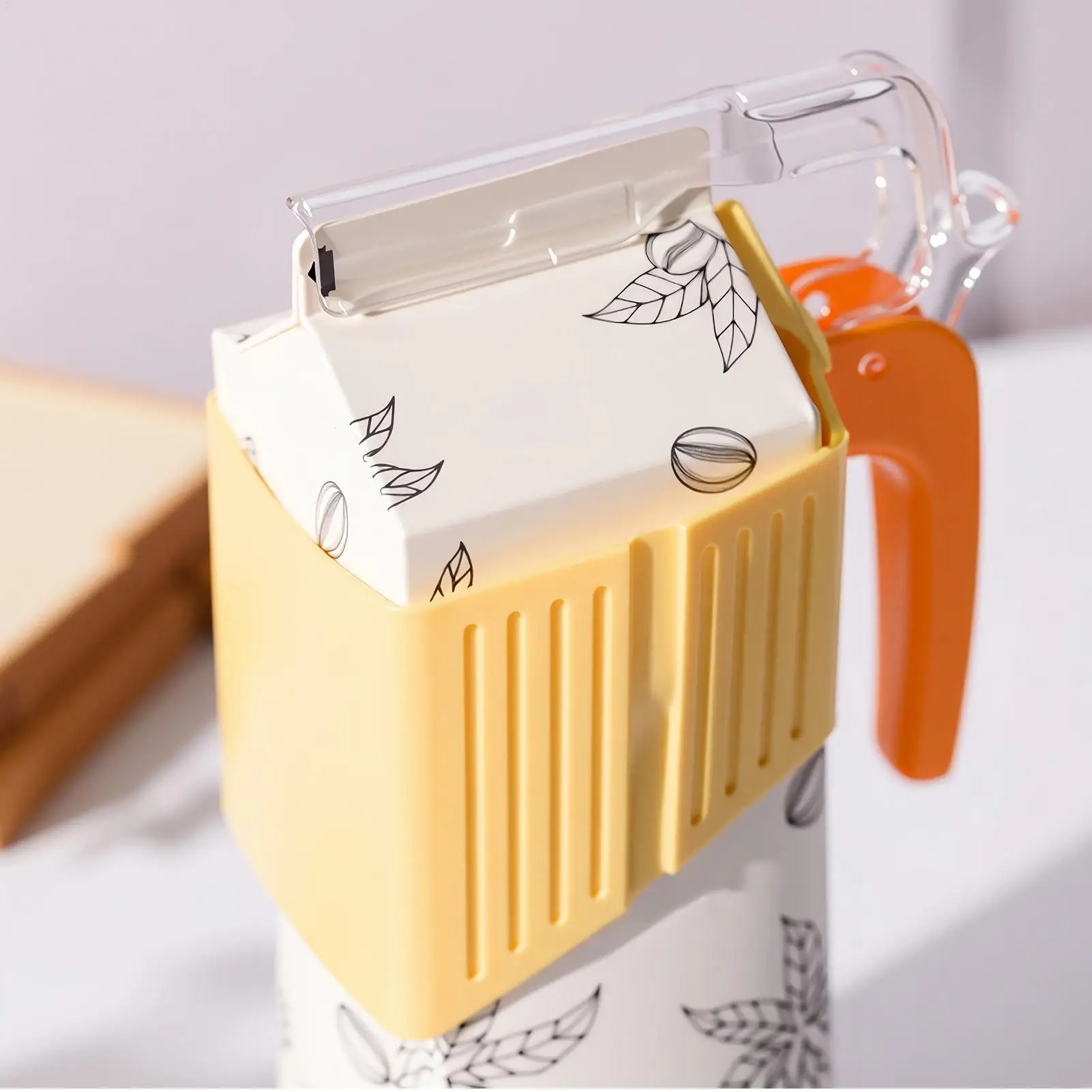 Milk Carton Clip with Handle Leak-Proof Reusable Pouring Gadget for Kitchen Dining Home Office Hotel Camping Picnic