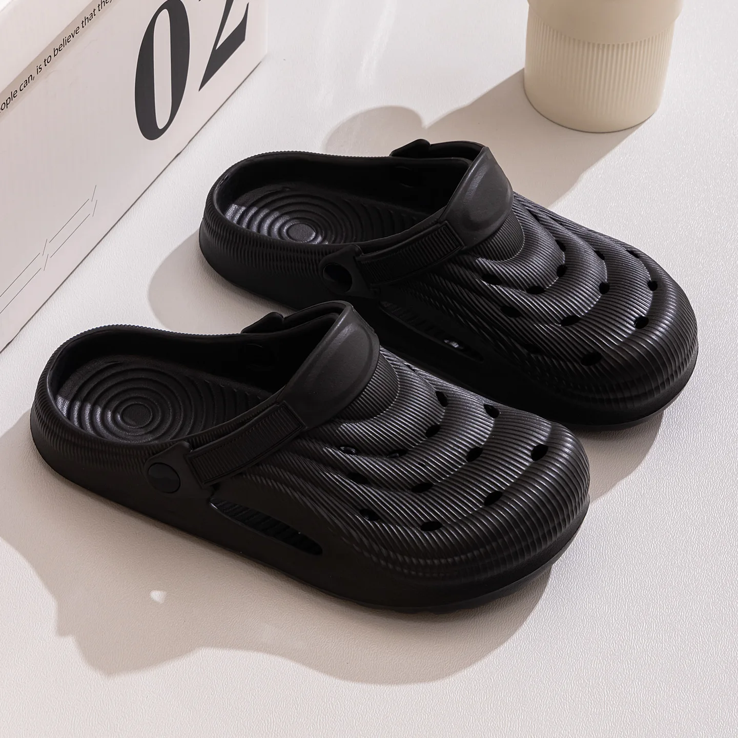 Couple's Summer Beach Cave Shoes New Fashion Simple Anti Slip Women's Hollow Out Breathable Shoes Drifting Beach Daily Slippers