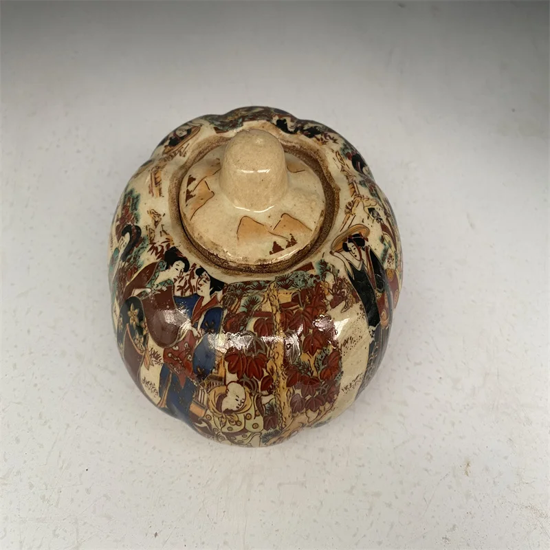 

Chinese Old Porcelain, Pink painted ancient Japanese lady pattern, pumpkin shaped,covered storage jar