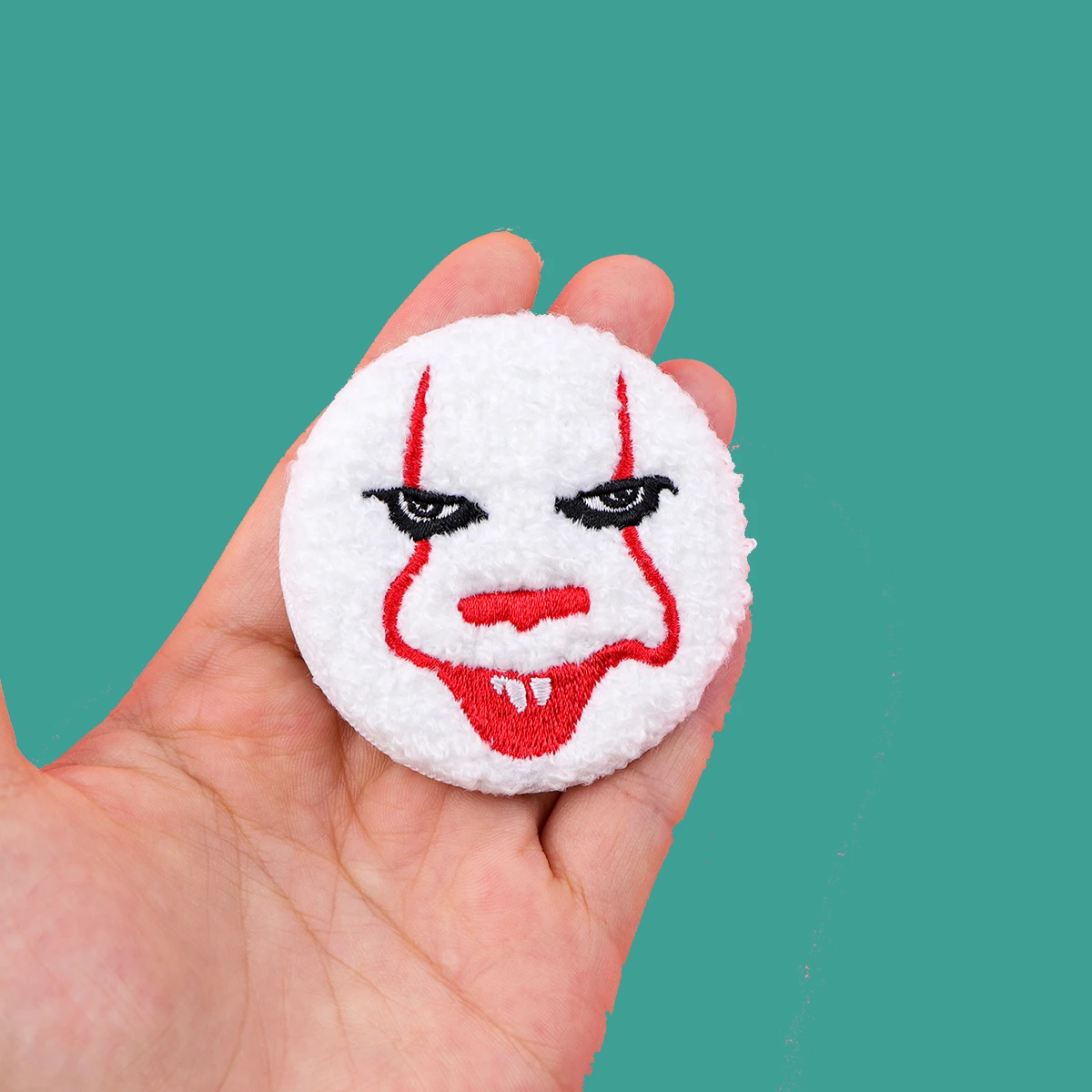 

Halloween Clown Button Pins Tinplate Brooch Towel Movie Embroidery Lapel Badges for Clothes Bags Briefcase Accessories Gift