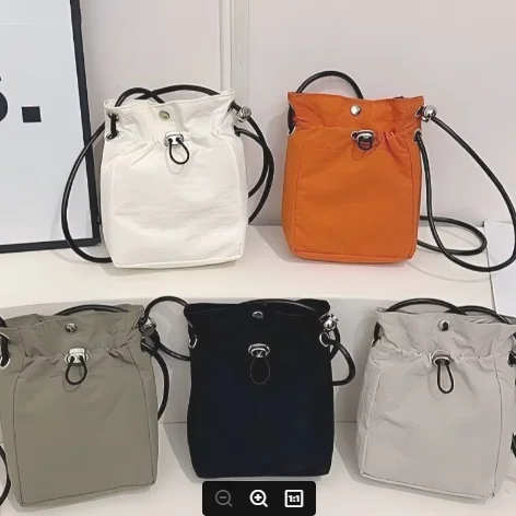 Bolsa transversal leve de nylon, carteira de mão pequena e macia para telemóvel, bolsa de ombro quadrada multifuncional, bolsa transversal, bolsa de mensageiro.