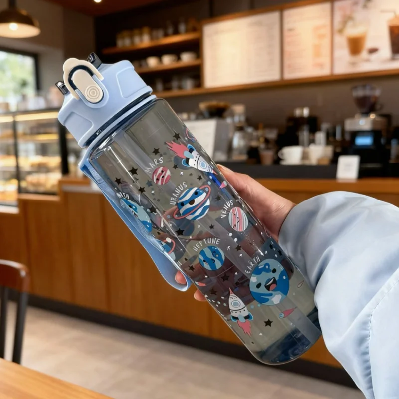 Conveniente 750ml garrafa de água impressa dos desenhos animados copo de palha portátil à prova de vazamento grande capacidade esportes ao ar livre viagem ginásio esportes