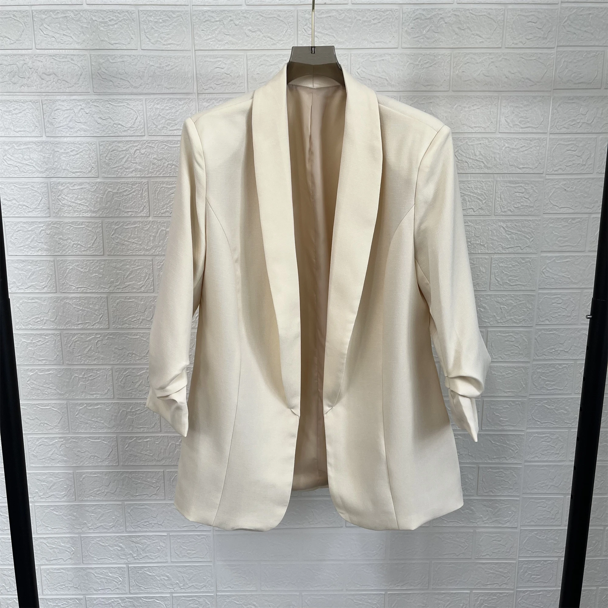 ZA2024 autumn new women\'s fashionable temperament commuting solid color simple and versatile satin cuff pleated suit jacket