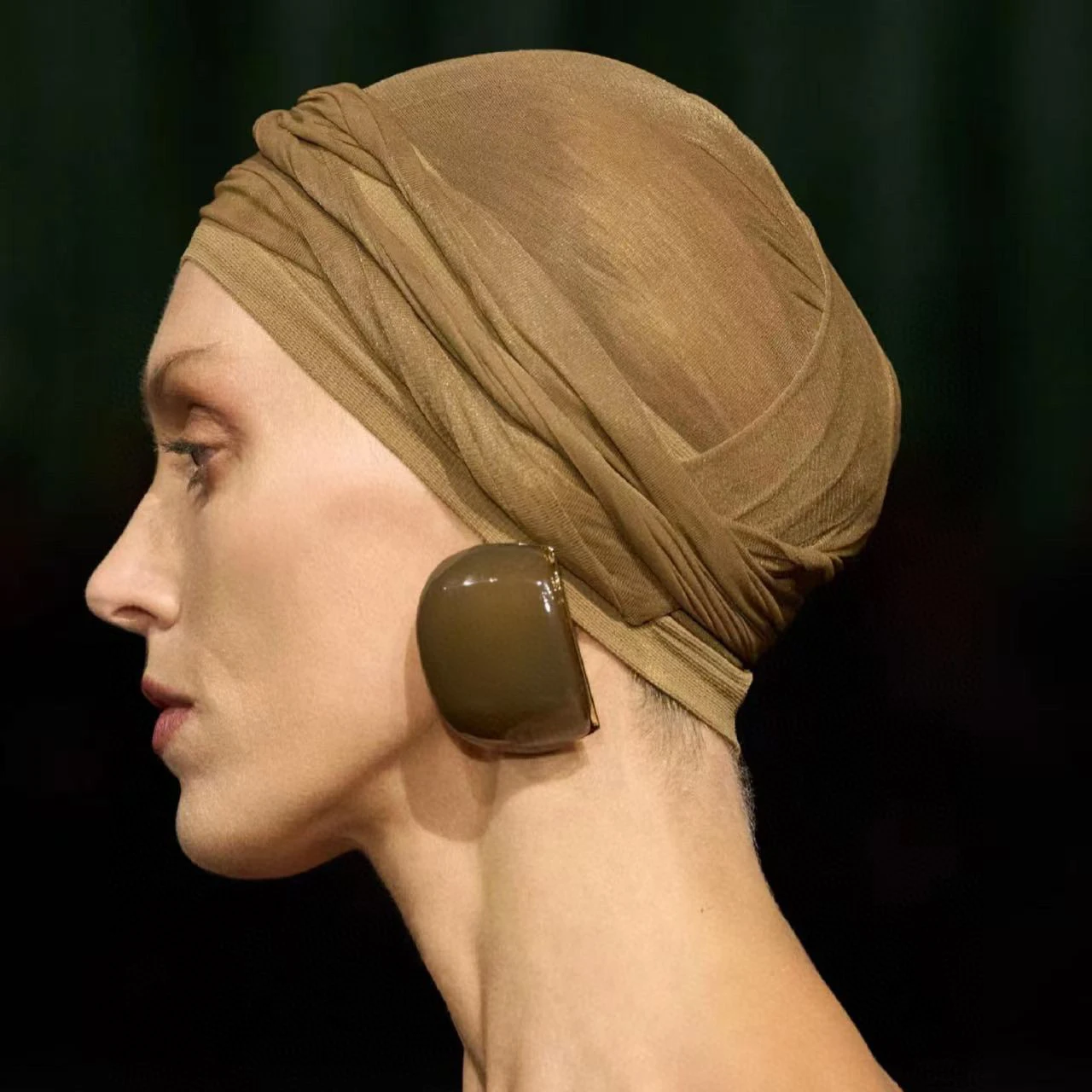 

Новые высококачественные геометрические квадратные акриловые серьги, роскошные зажимы для ушей, женские брендовые модные дизайнерские ювелирные изделия, тренд для вечеринок