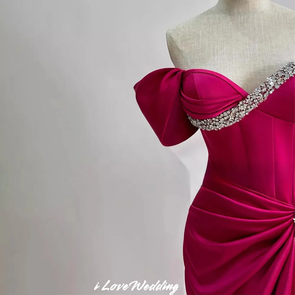 女性オフショルダーイブニングドレス恋人プロムドレス 2025 床の長さのシャーリングクリスタル結婚式のゲストドレスカスタマイズ