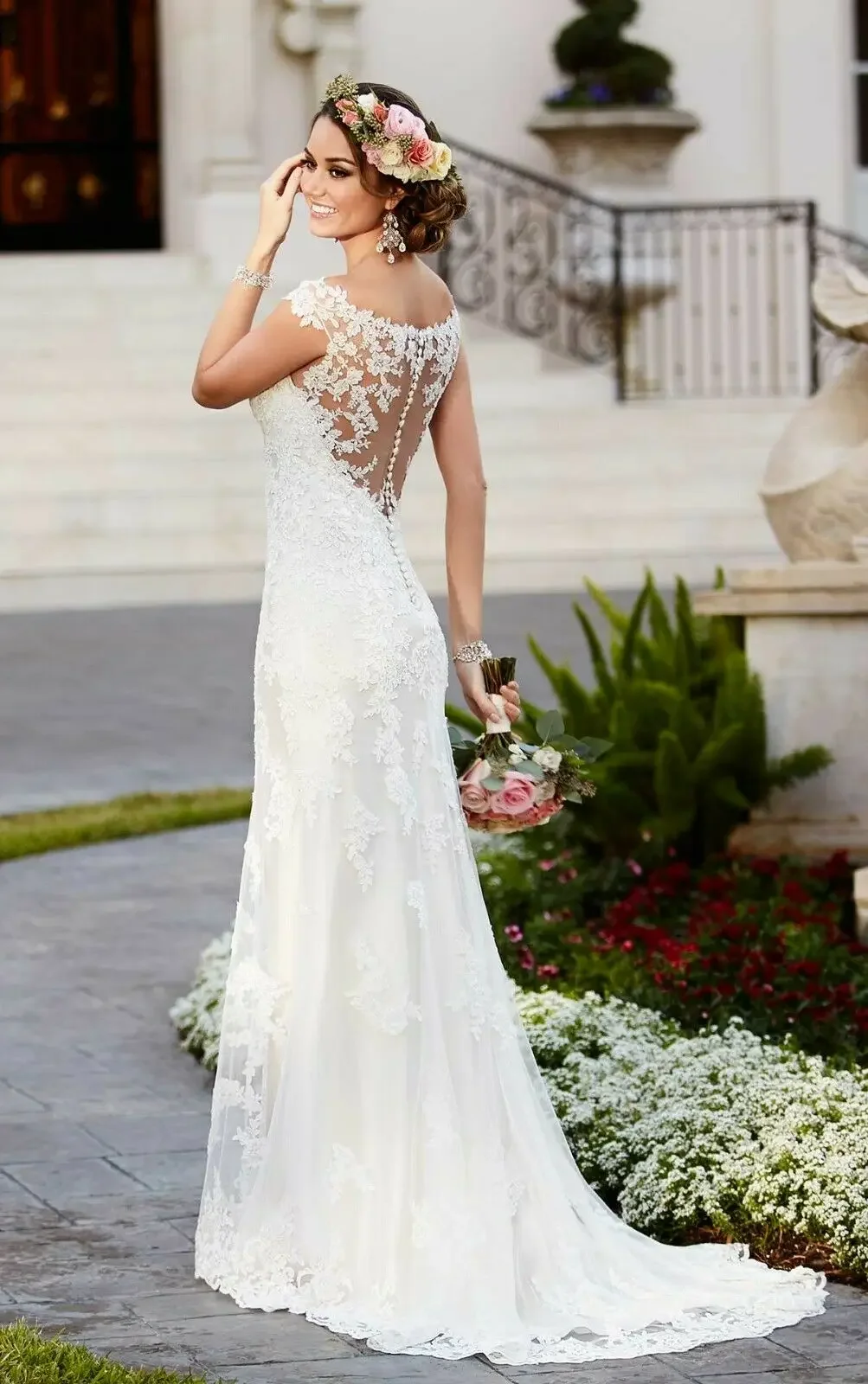 Customized White Bridal Wedding Dress Lace Applique Sexy Mermaid Bride Dress Long Tail Wedding Dress