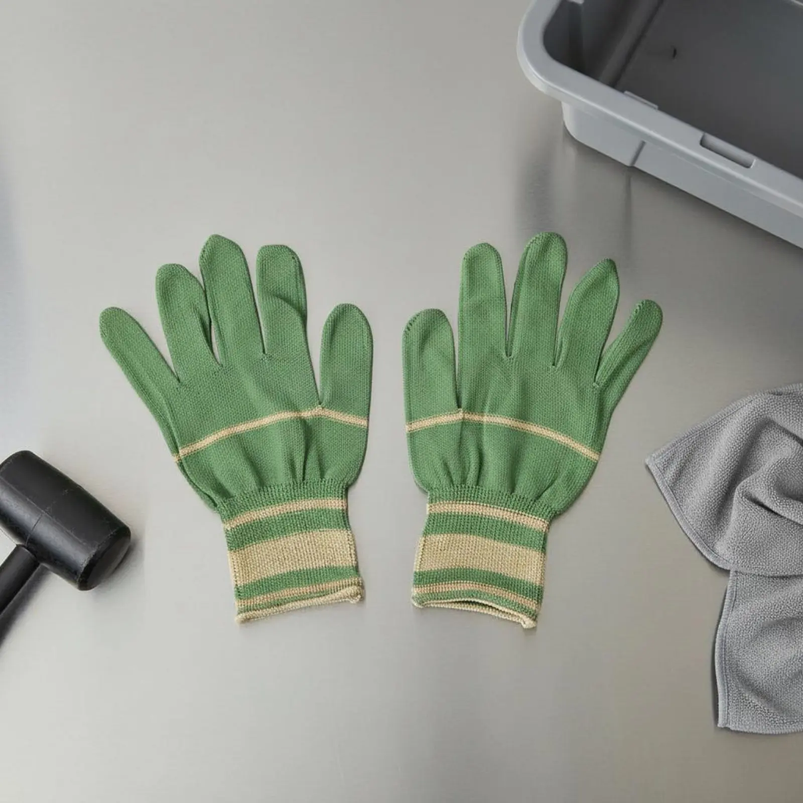 Breathable Knitted Work Gloves for Mechanics & Gardeners - usage example