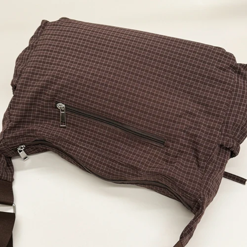 Imagen 2 del producto Bolso de hombro individual con rejilla retro de estilo coreano, gran capacidad, versátil para la escuela, el trabajo y los desplazamientos, diseño unisex
