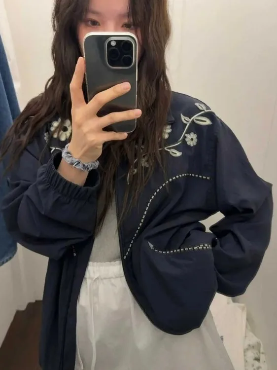 Retro Embroidered Sportswear Jacket Women's Chic Loose Fashionable High-End Design Autumn Winter New Style Button Closure