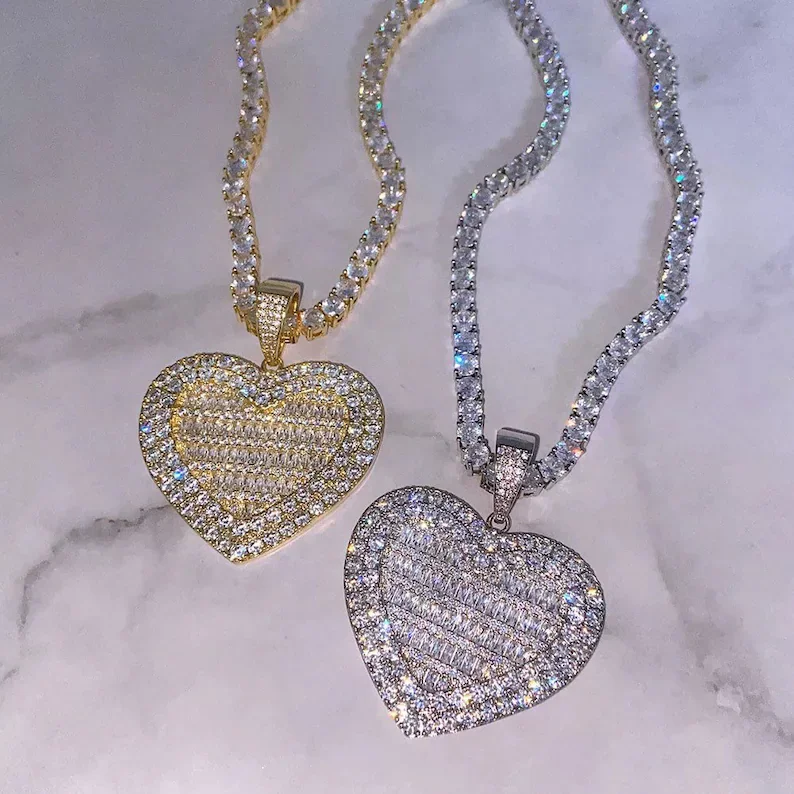W magazynie Iced Out Bling damska biżuteria 5A biała cyrkonia sześcienna wisiorek w kształcie serca naszyjnik z łańcuszkiem w kształcie pudełka tenisowego — zdjęcie 4