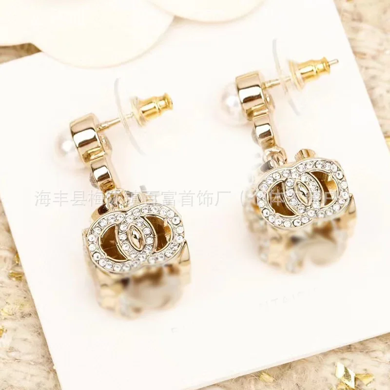 

Full Diamond Three-dimensional Sieve Double C Stud Earrings Temperament Fashionable Versatile Premium Earrings