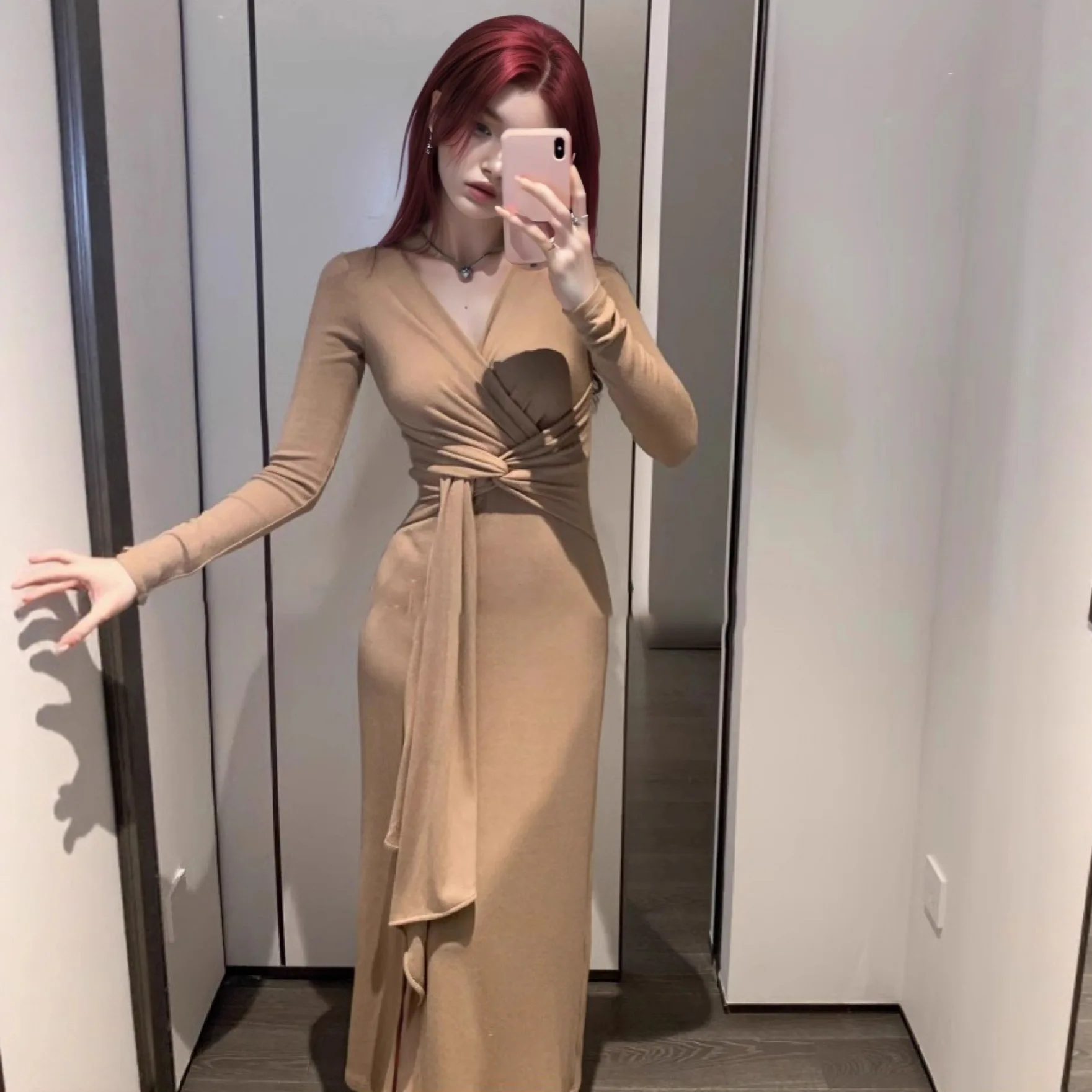 2026 Pure Desire to Twist V-neck Long Sleeved Dress for Women's Spring and Autumn Temperament Waist Bag and Hip Long Skirt Sli
