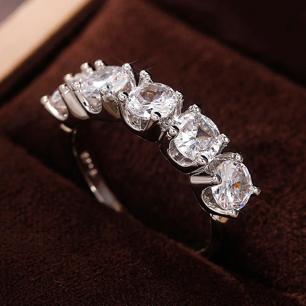 Women's Single Row Lab Moissanite Ring, Elegant Design