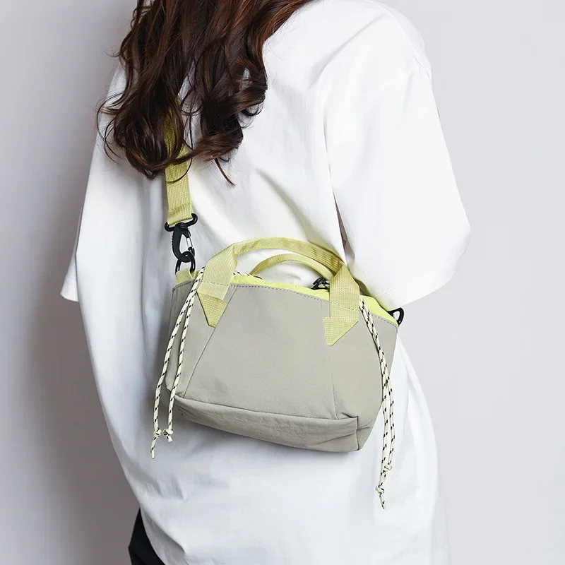 

Stylish Women Puff Handbag Waterproof Drawstring Commuter Crossbody Bag